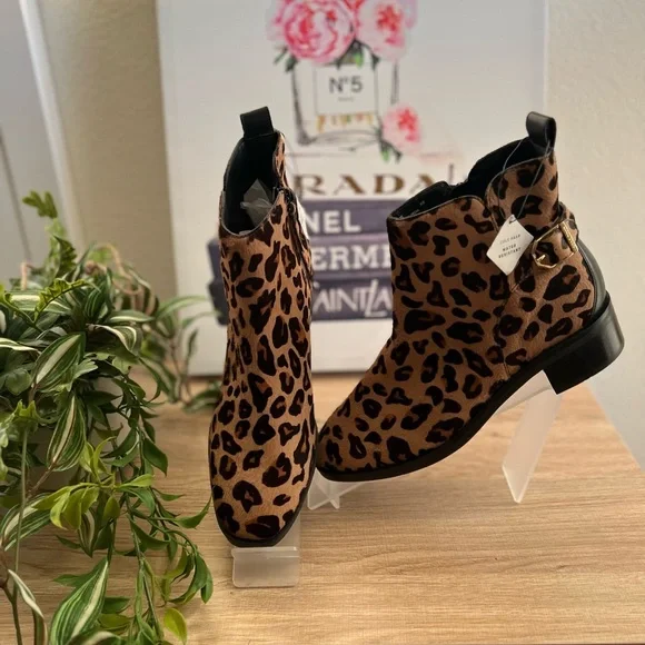 Cole haan women's Kimberly waterproof leopard print ankle booties. Size 9 - Picture 9 of 16